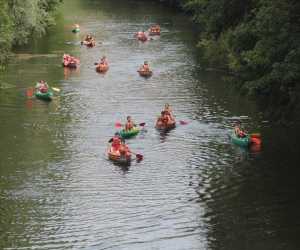 vacanciers kayak sports visite rivière lot gorges dordogne