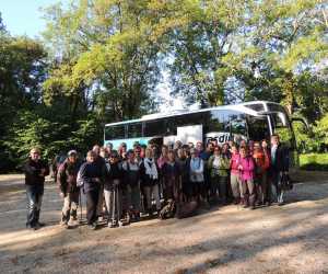 Bus avec groupes de vacanciers lors d'un séjours dans le Lot